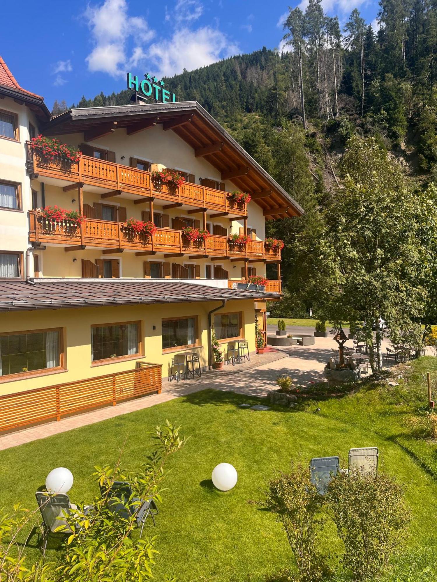 Flos Hotel Moena Kültér fotó
